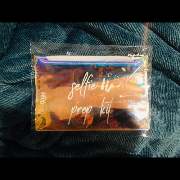 Makeup Bag - Picture 1 of 2